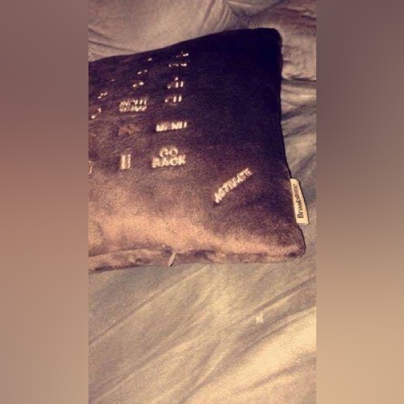 Brookstone Pillow Universal TV Remote Control - Picture 6 of 7